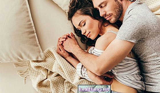 Dormir embrassé : les avantages et les positions d'un couple heureux