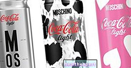 Coca-Cola "เดรส" Moschino: สามรูปแบบใหม่อินเทรนด์สำหรับเครื่องดื่มยอดนิยมที่สุดเท่าที่เคยมีมา!