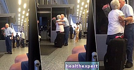 Vídeo / Amor verdadeiro: é por isso que todos se apaixonaram por este velho esperando no aeroporto