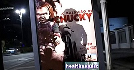 Video / Chucky, boneka pembunuh, menjadi nyata. Bagaimana jika anda menemuinya di perhentian bas? - Sebenarnya