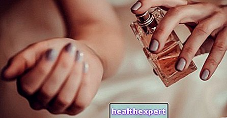 Цвијеће, сензуалност и наговјештај Оријента: овако савршен парфем мора бити да би побољшао вашу женственост! - Лепота