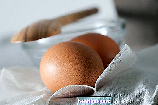 Maseczki do twarzy z białkiem jaja: 4 przepisy DIY na idealną skórę