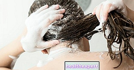 Ak vám veľa vlasov vypadáva, možno sa týchto chýb dopúšťate aj vy, keď si ich umývate