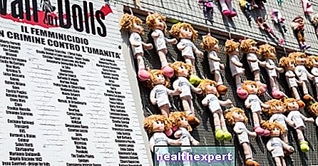 Стена кукол для борьбы с насилием в отношении женщин