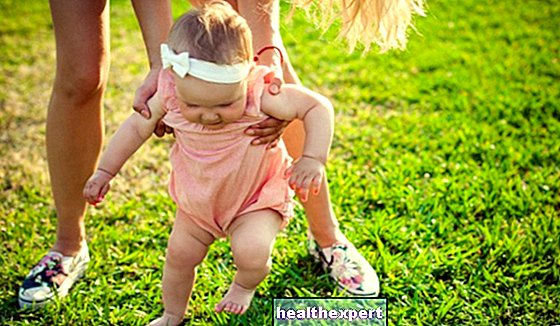 Bagaimana cara mengajari bayi Anda berjalan?