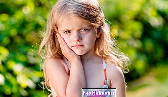 Aphthous หรือ herpetic stomatitis ในเด็ก: สาเหตุ อาการ การรักษาและการเยียวยาของคุณยาย