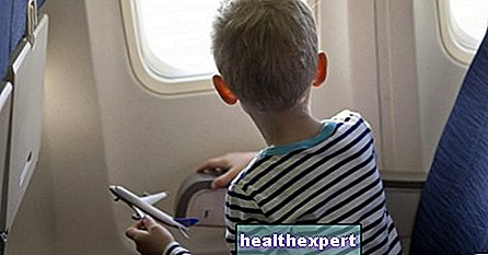 Podróżujesz samolotem z dziećmi? Bez strachu! Oto wskazówki, jak mieć wszystko pod kontrolą