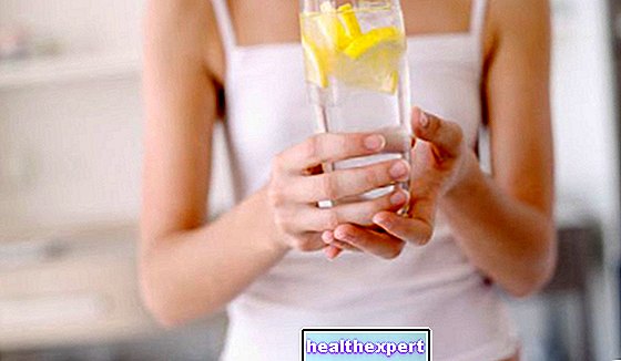 Air lemon membuat anda menurunkan berat badan: adakah hanya legenda atau minum air lemon benar-benar membantu anda menurunkan berat badan?