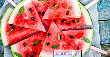 スイカ：夏の果物の特性、利点、カロリー