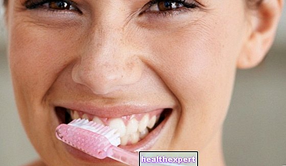Kako svakodnevno skladištiti i dezinficirati četkicu za zube - U Formi