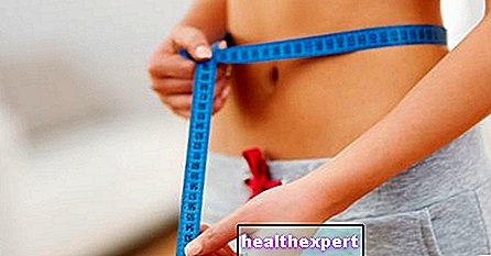 Cvičení, která je třeba dělat doma, jak zhubnout: dokonalý žaludek, stehna a hýždě se blíží!