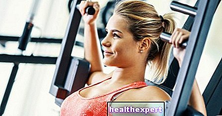 Göğüs egzersizleri: Göğüsleri sıkılaştırmak için evde yapılacak egzersiz - Şeklinde