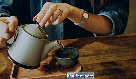 استنزاف شاي الأعشاب: مثالي لمواجهة احتباس الماء