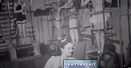 Video / Menținerea în formă în anii 1940 a fost mult mai dificilă! Uită-te la instrumentele ciudate pe care le-au folosit! - In Forma