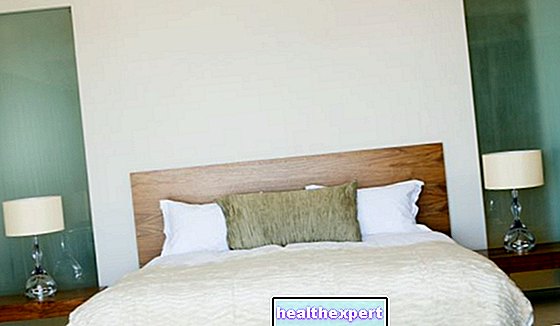 Modern bir yatak odasının döşenmesi: uyku alanının minimal tasarımı için fikirler!