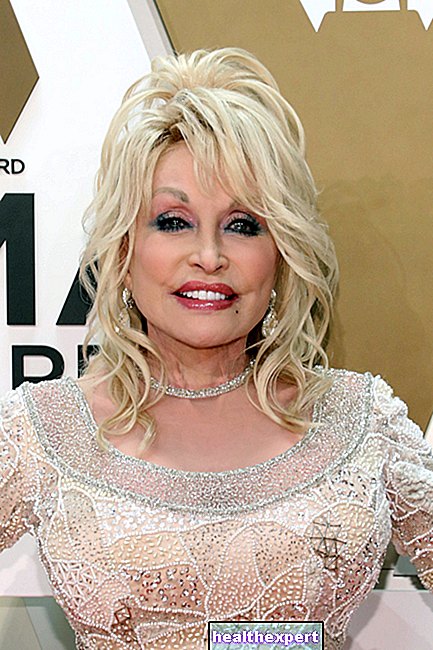 Ar prisimenate Dolly Parton? Būdamas 74 metų jis pradeda #DollyPartonChallenge