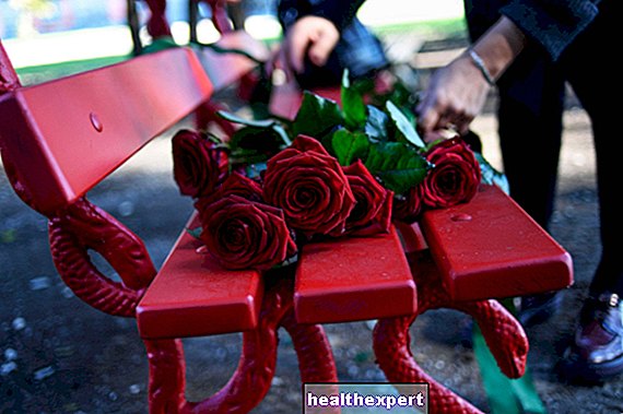 Тициана Кантоне: красная скамейка, чтобы напомнить нам, что мы не одни