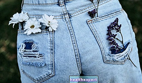 Mom Jeans: the iconic denim of the 90s is still a must in 2019