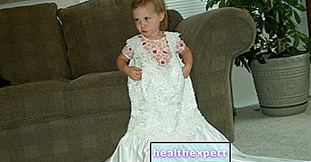 Todos los años fotografía a su hija con el vestido de novia de cuando era pequeña: los resultados son asombrosos