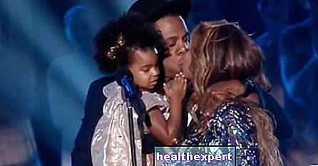 Beyonce tekrar hamile. Jay-Z bir konser sırasında şarkılarından birinde bunu duyurdu!
