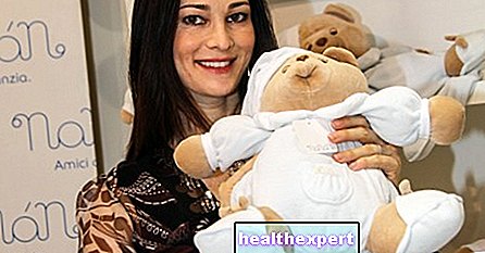 Manuela Arcuri dans la version mère. La première sortie officielle de l'actrice après l'accouchement ! - Star