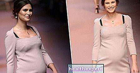 Une douce Bianca Balti défile au 6ème mois de grossesse. Le top du podium avec un baby bump ! - Star